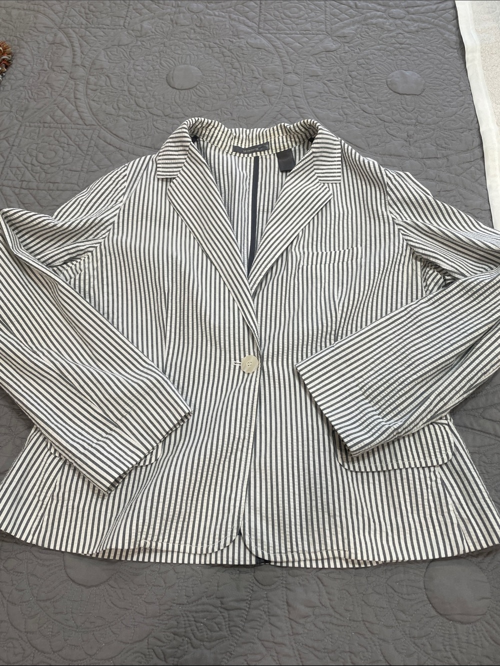 *3 for $10* Liz Claiborne Seersucker jacket 12